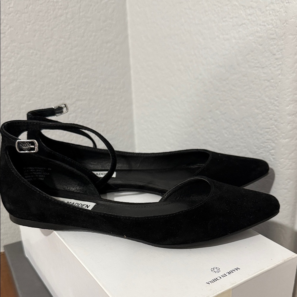 Steve Madden Black Suede Flats